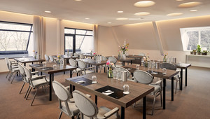 Room 7 is a business-oriented meeting facility.